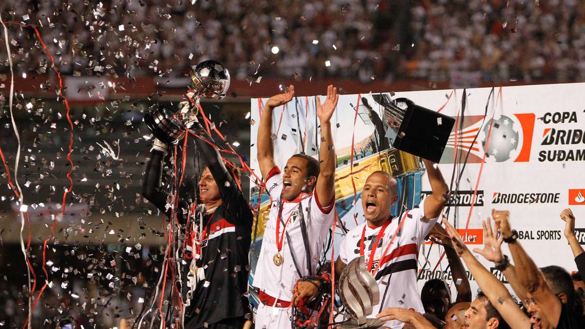 Além do bi mundial, São Paulo também conquistou Sul-Americana em 12 de  dezembro - Gazeta Esportiva