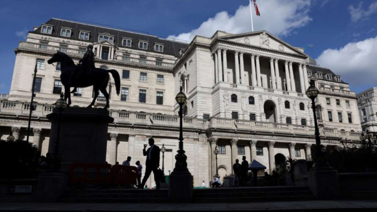 UK economy shrinks, testing British BC’s resolve on interest rates