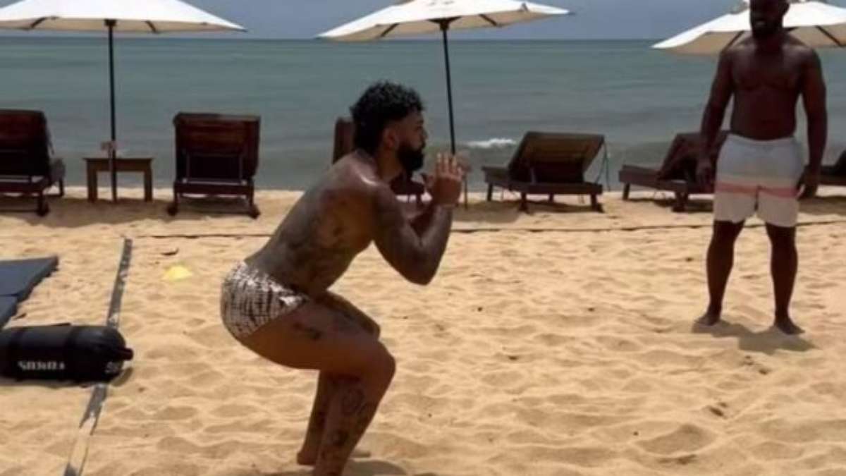 Flamengo’s Gabigol Training on the Beach Amidst Future Contract and Injury Speculation