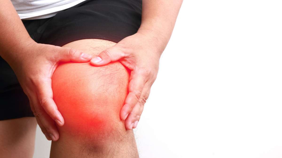 Lipedema causes pain in the knees and hips.  See how to treat