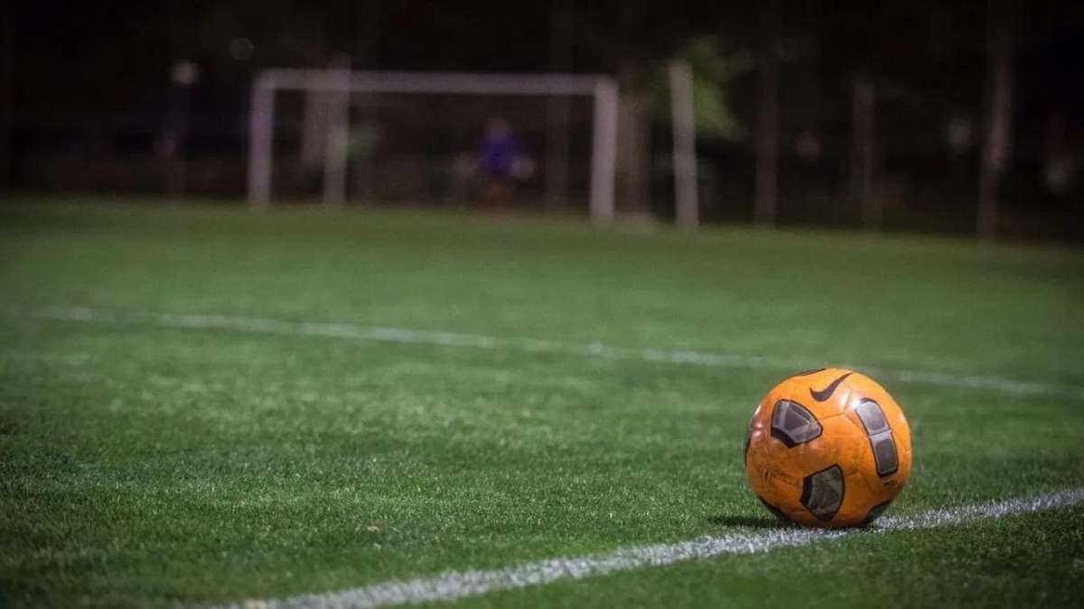 Un joven de 15 años enfermó repentinamente durante un entrenamiento de fútbol y murió