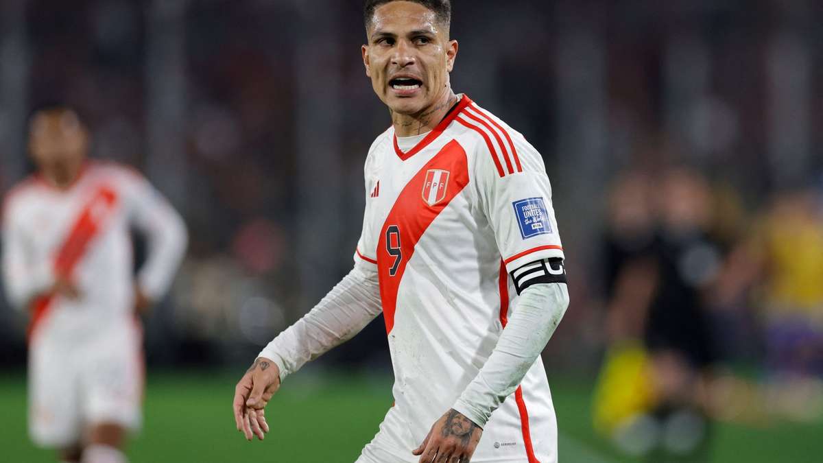 César Vallejo, do Peru, contrata Paolo Guerrero