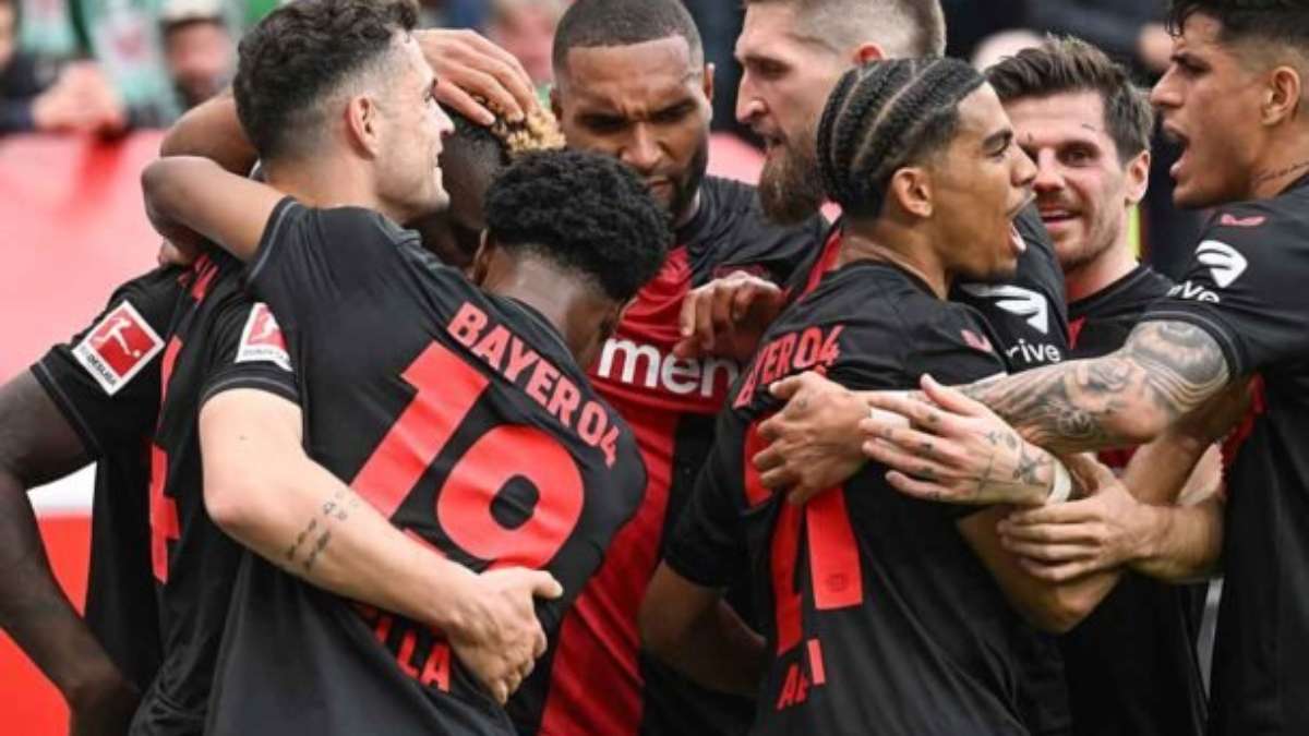 Wahnsinn in der BayArena!  Leverkusen ist erstmals Deutscher Meister