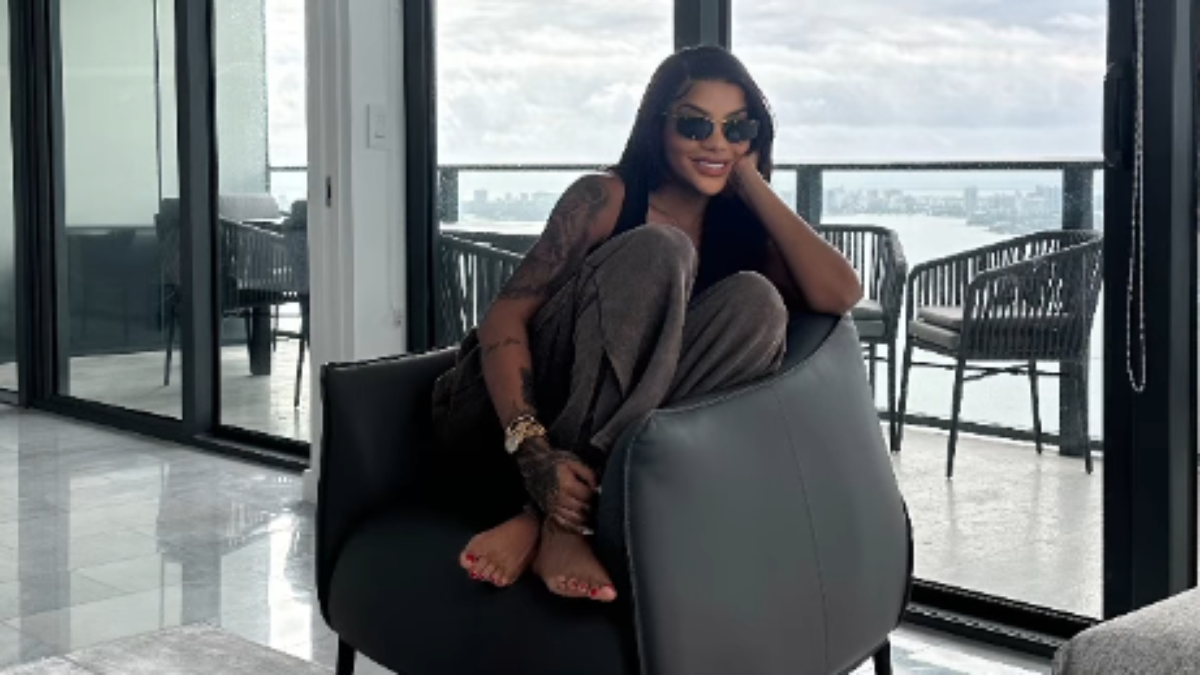 Ludmilla buys an apartment worth R.5 million in America