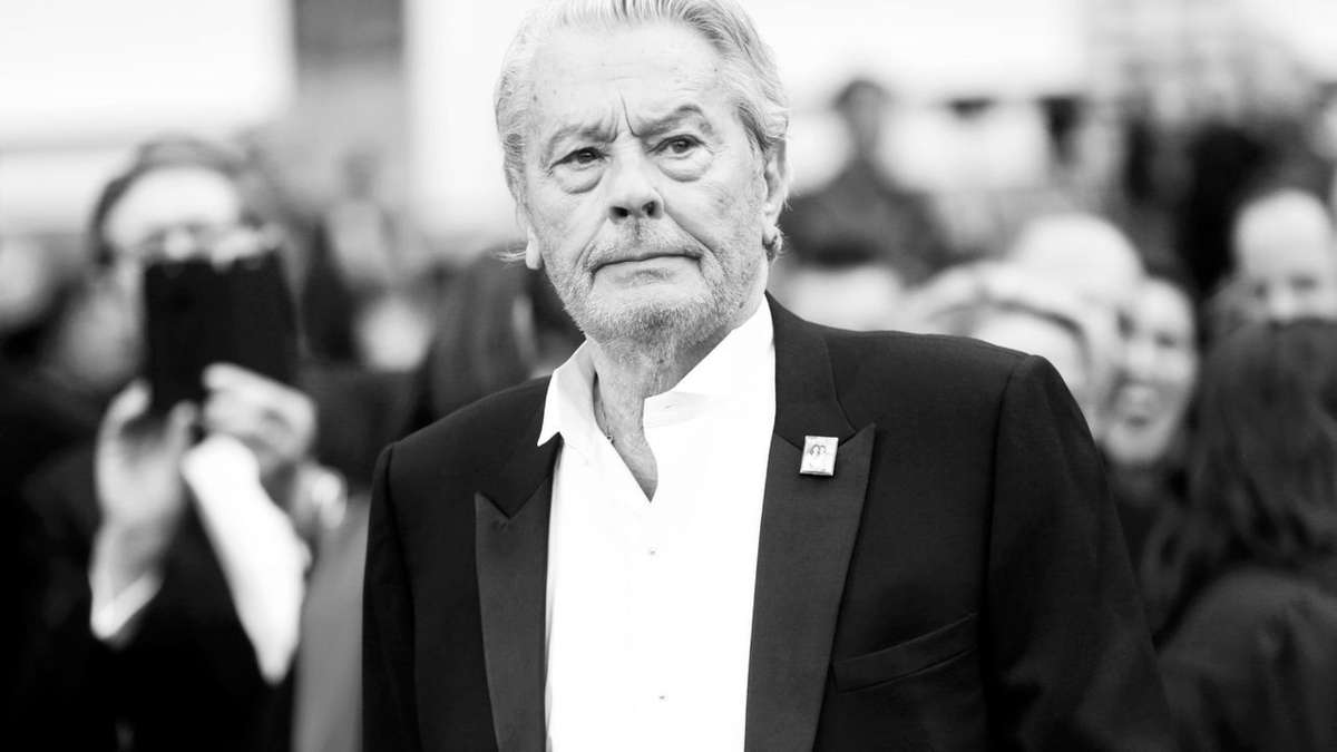 Alain Delon, ícone do cinema francês, morre aos 88 anos; saiba mais