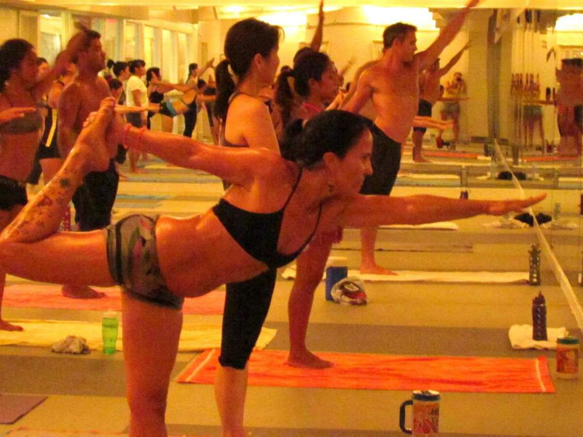 Hot yoga: corpo quente, mente fresca