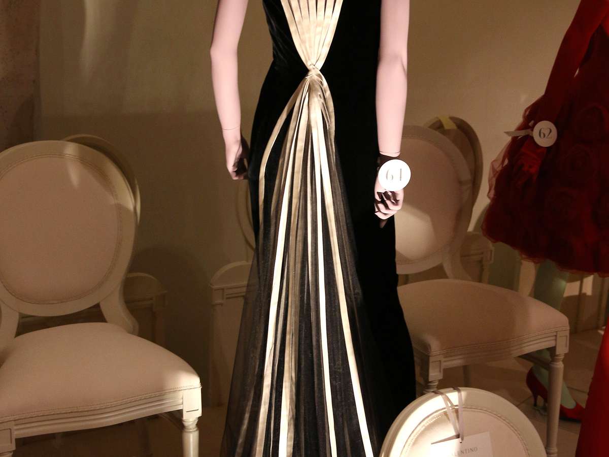 Veja exposição de vestidos de Valentino em Londres