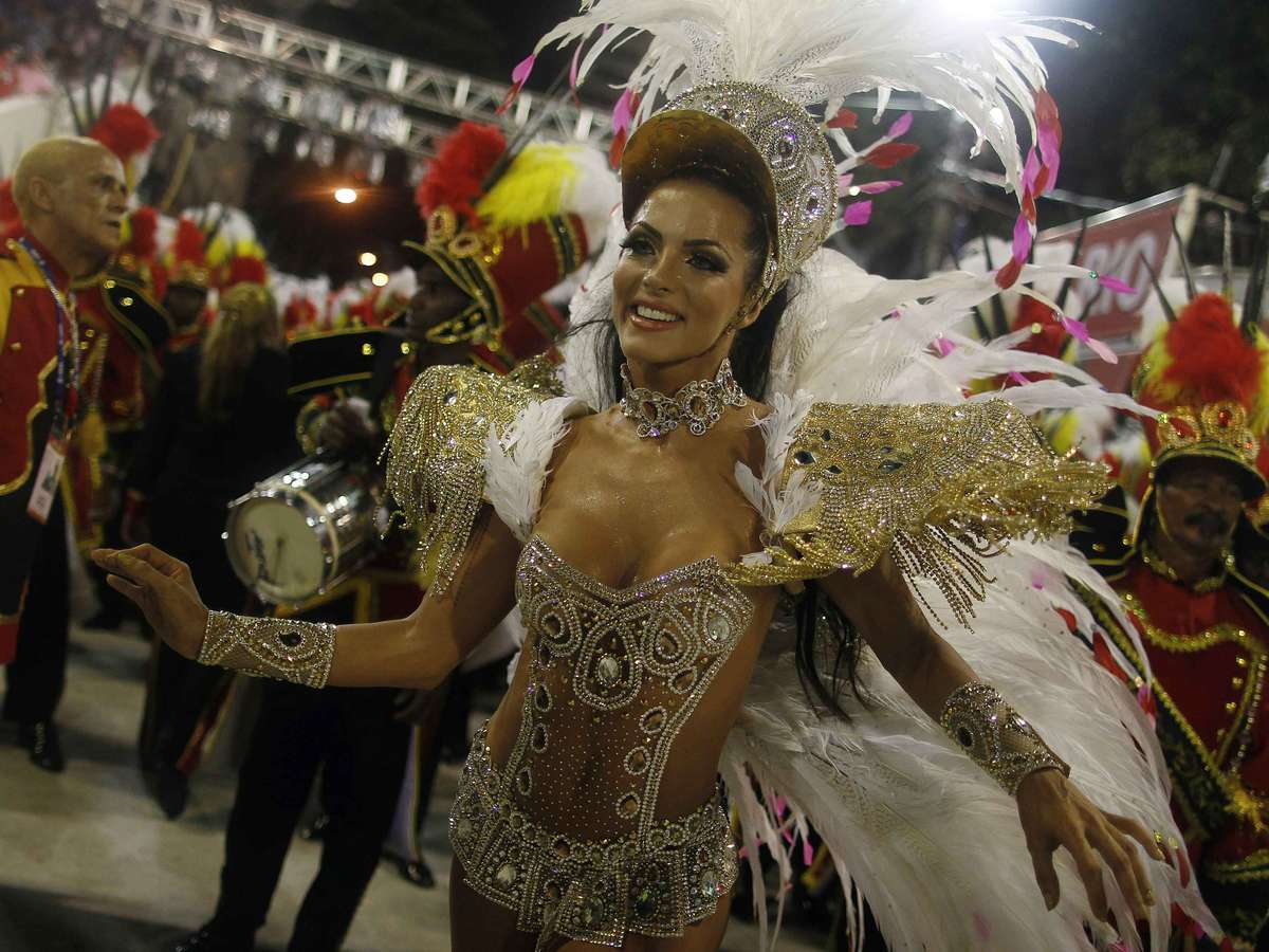 Камеди Вумен карнавал в Рио