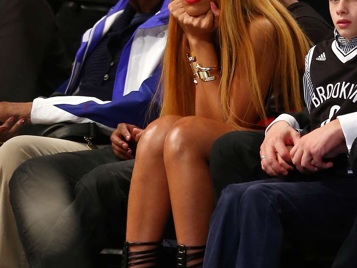 rihannaemburradaafp.jpg