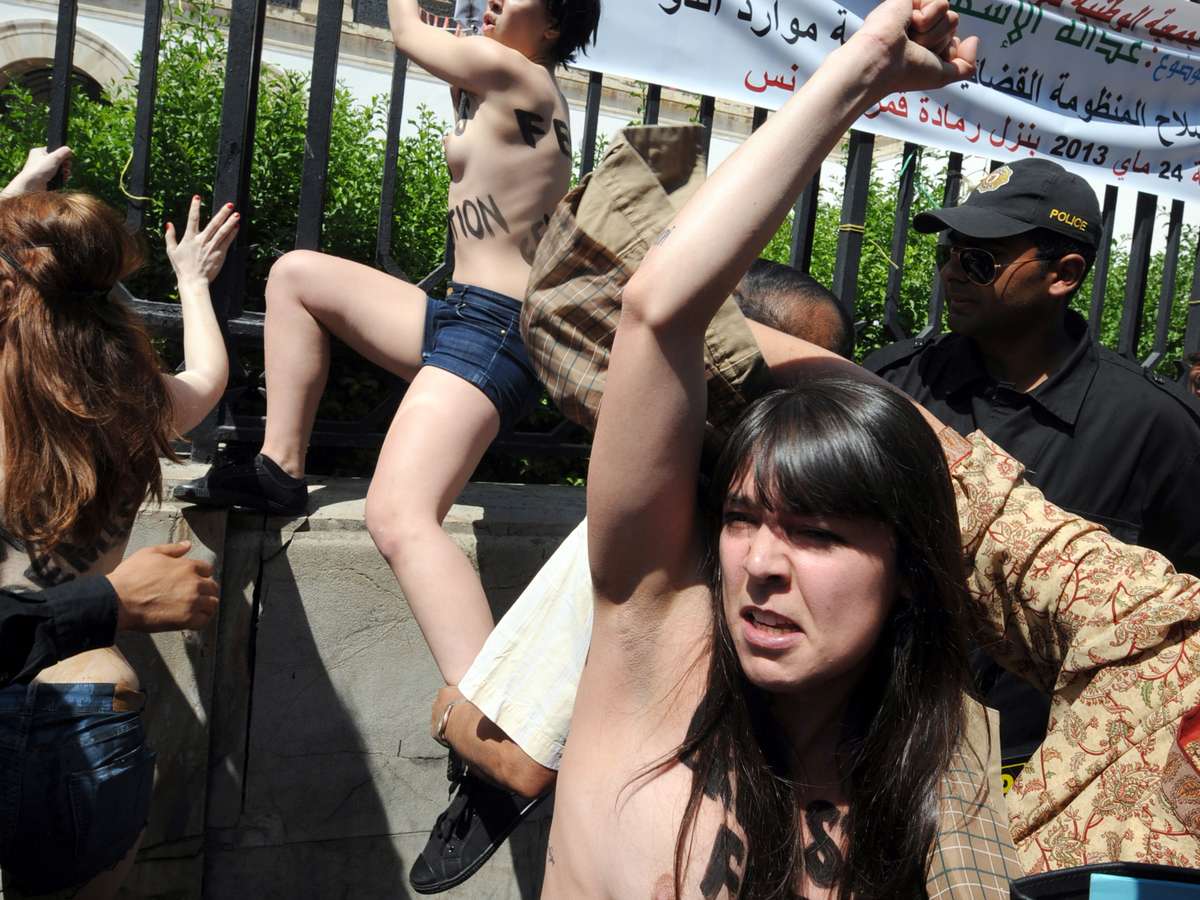 Tunísia: europeias são julgadas por 1º protesto de topless do mundo árabe