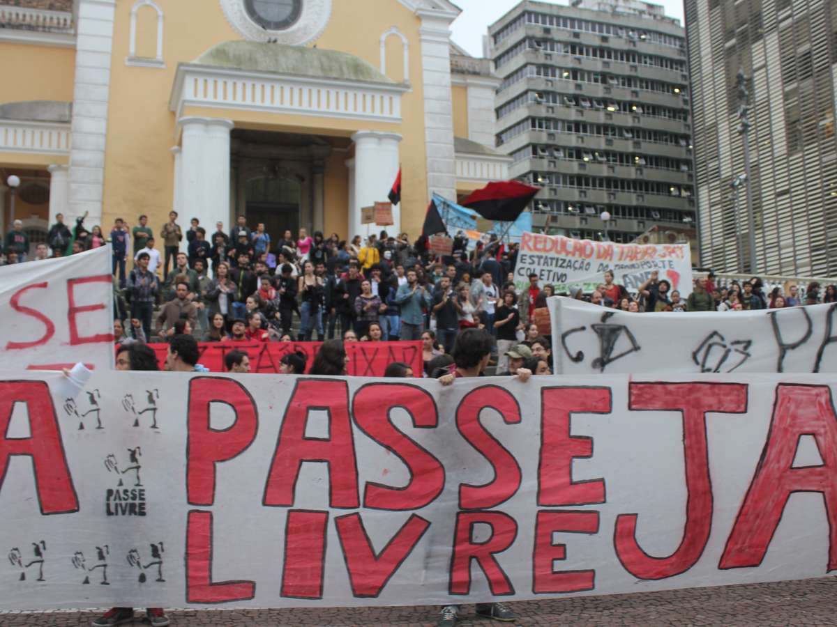 Escola estadual de Palhoça é vandalizada durante a madrugada