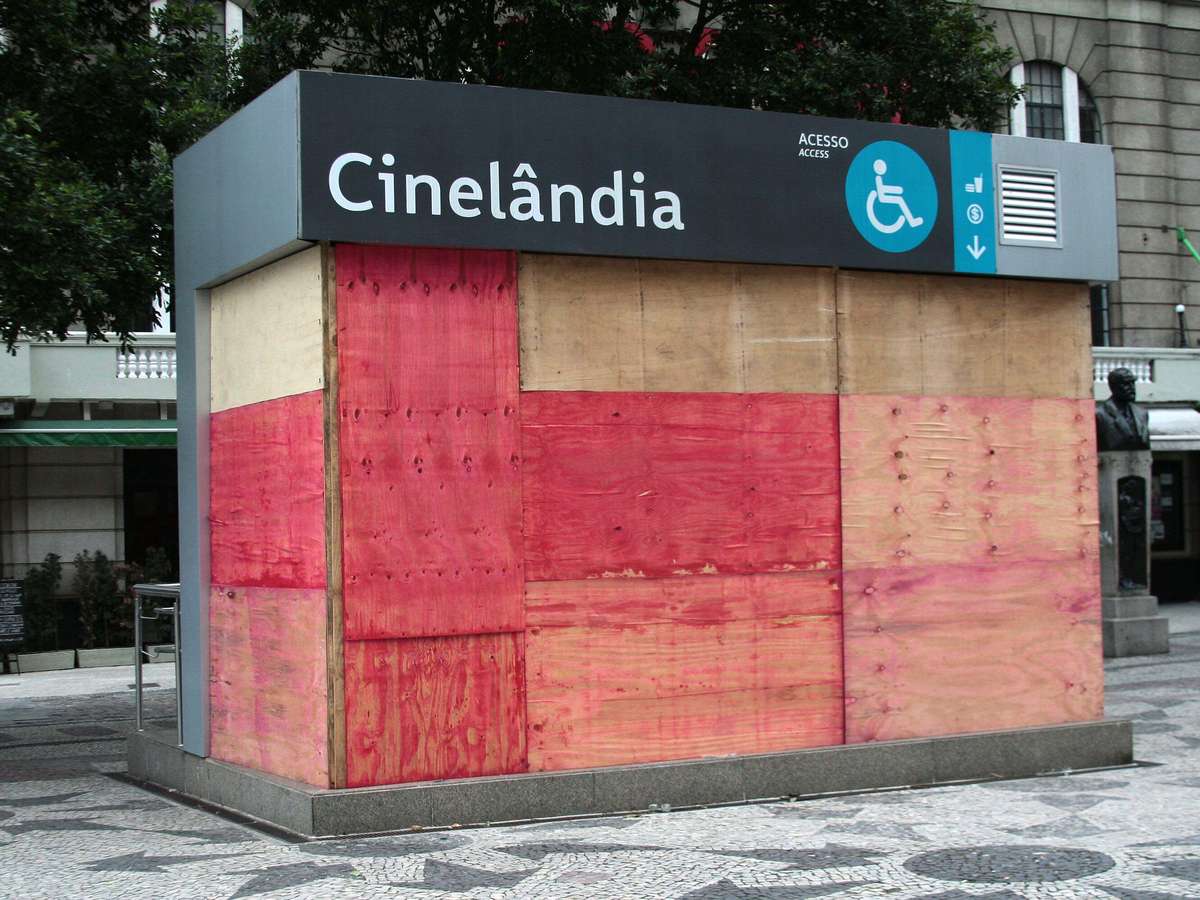 Rio: antes de manifestação, lojas e bancos colocam tapumes em fachadas