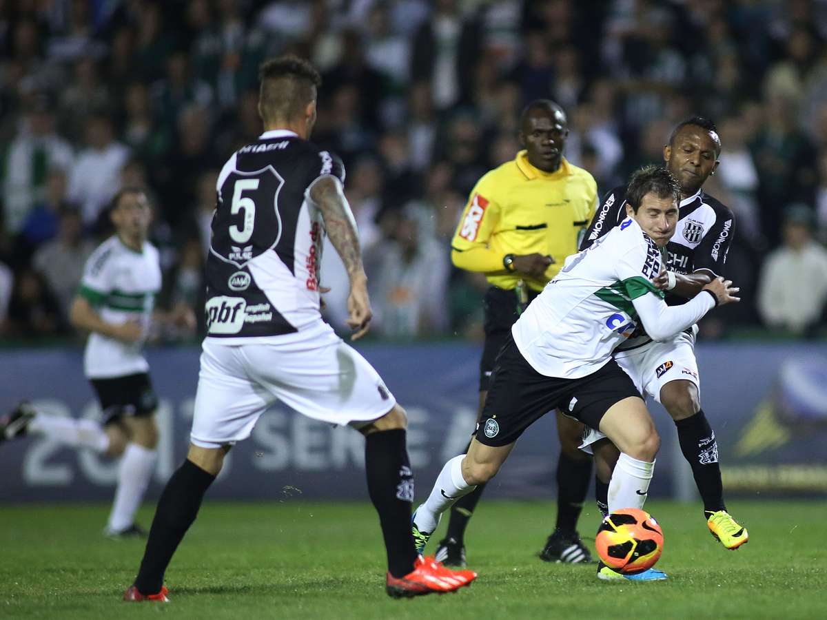 Corinthians se agita no mercado e vai em busca de ex-Flamengo jogando na  Europa