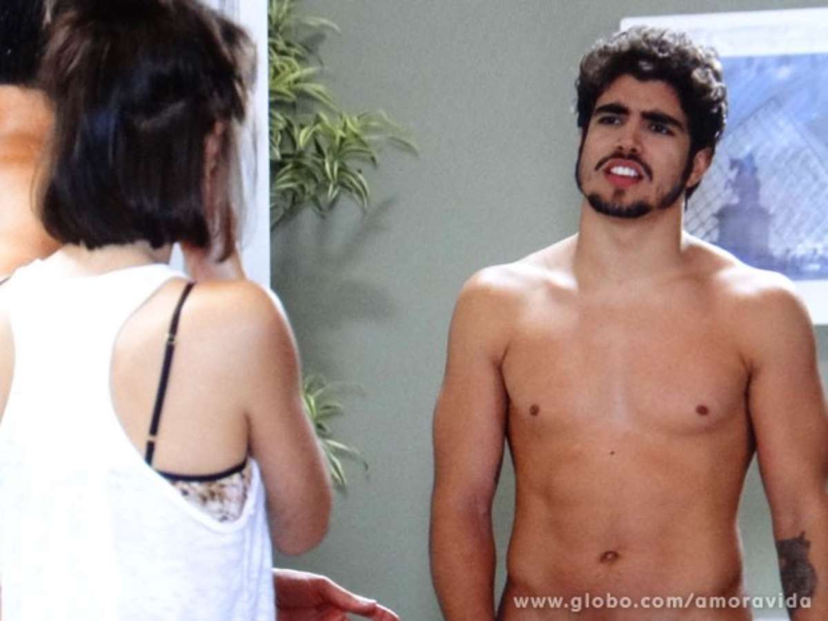Mulher se beijando pelado
