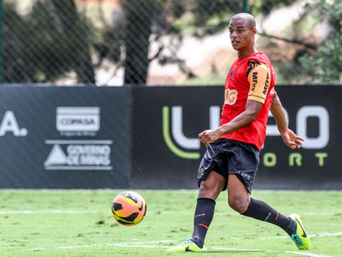 Lucas Silva fala sobre preparativos ao próximo jogo do Cruzeiro e marca de  200 jogos