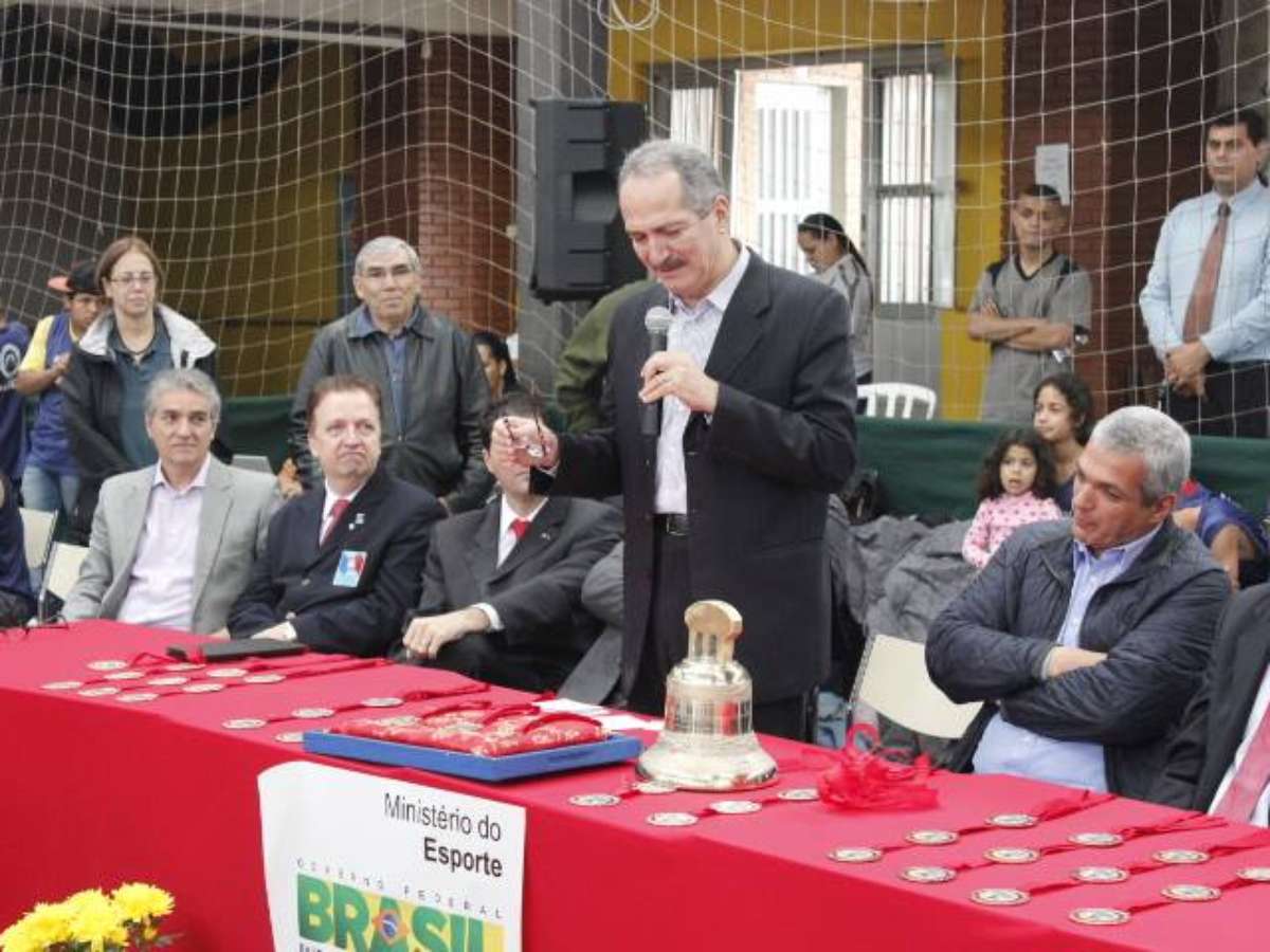 Brasileiro Leonardo Macarrão enfrenta campeão russo pelo cinturão