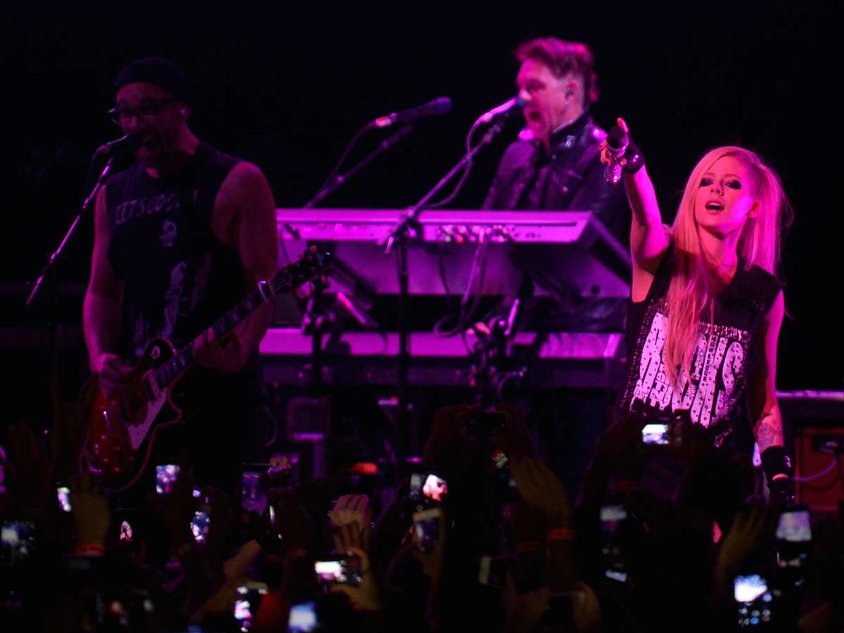 Avril Lavigne estreia turnê no Brasil com show em SP