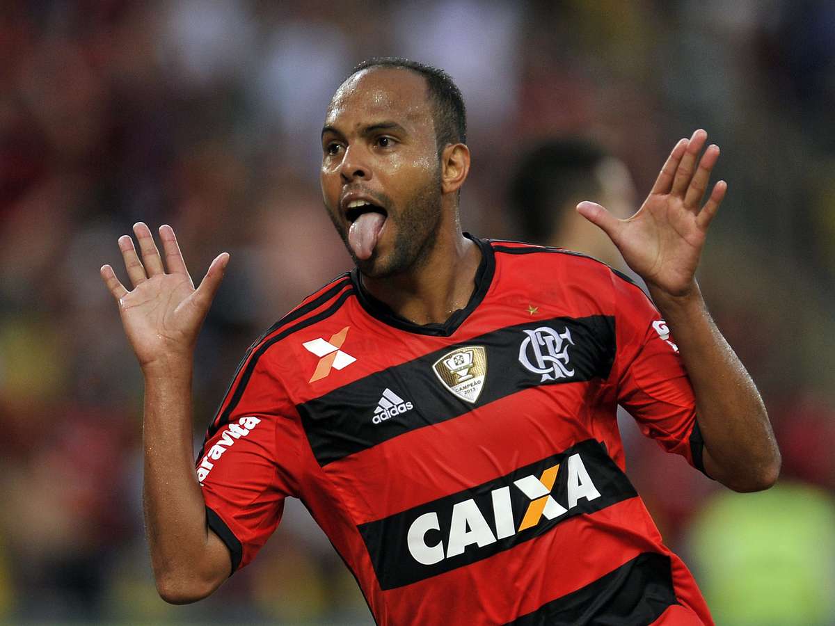 Enquanto no Flamengo ganha $250 mil, os milhões que Wesley ganharia no  Sporting