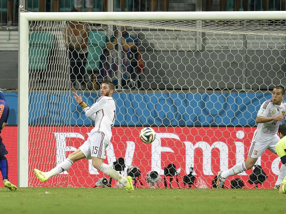 Futmais  Menino Fut on X: 13/06/14. Há 4 anos Van Pierse marcava este gol  HISTÓRICO na goleada da Holanda sobre a Espanha por 5x1.   / X