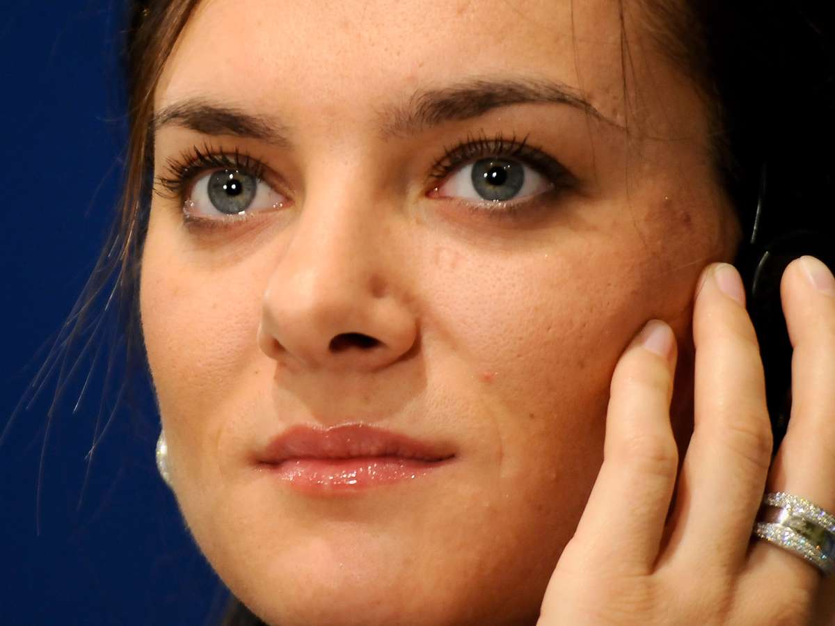 Isinbayeva volta a competir após 3 anos e faz melhor salto de 2016