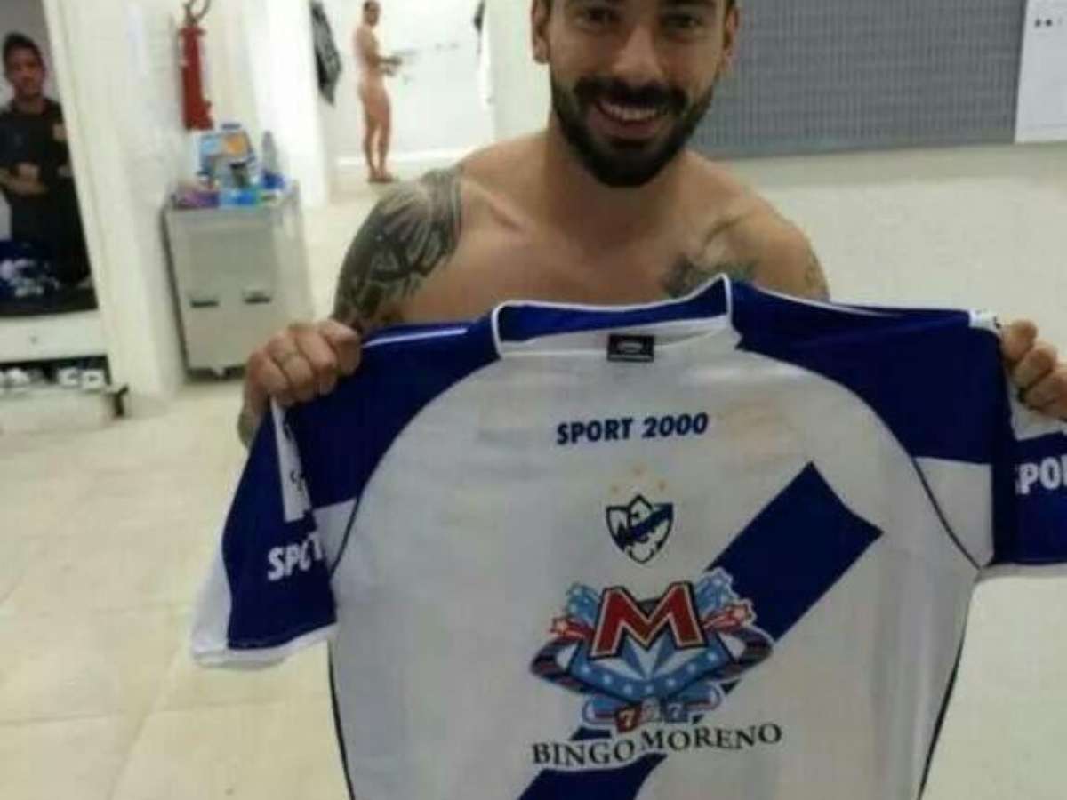 Lavezzi comete gafe e publica foto de Zabaleta nu no Twitter