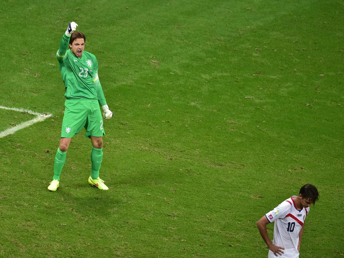 Em jogo dramático, Argentina sofre empate da Holanda, mas