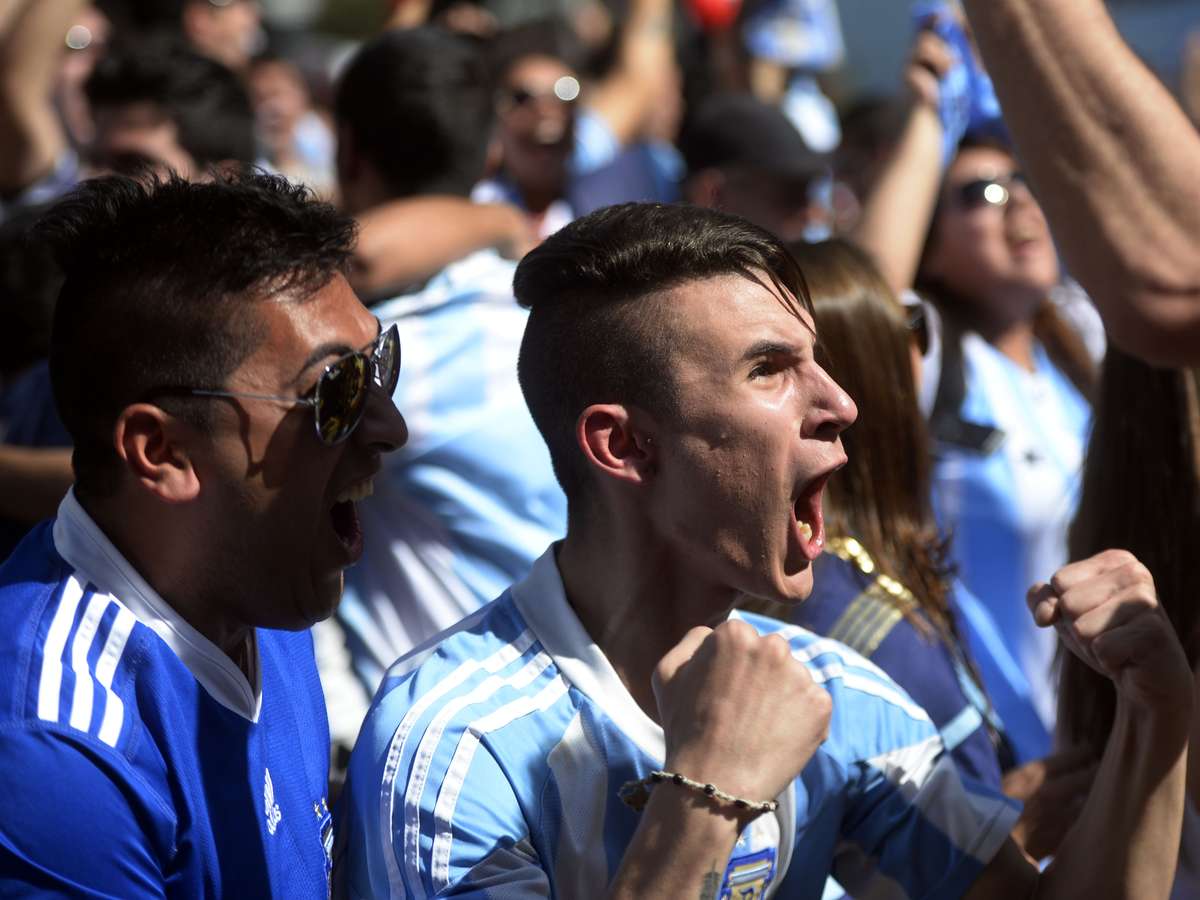 Jogadores da Argentina cantam música com provocação ao Brasil após