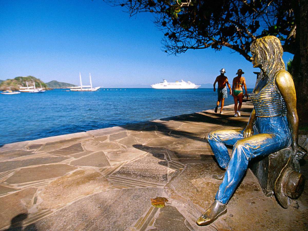 Começa neste domingo a temporada de transatlânticos em Búzios, no RJ, Região dos Lagos