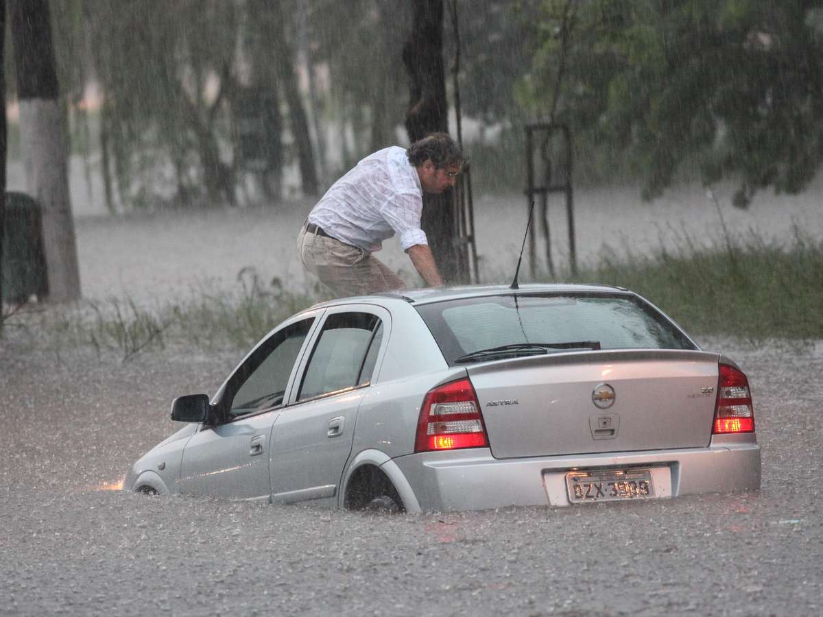 vc repórter: chuva coloca SP em atenção e fecha Congonhas