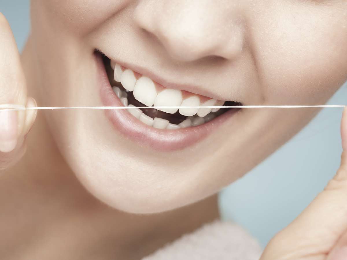 Sabes cómo se usa correctamente el hilo dental?