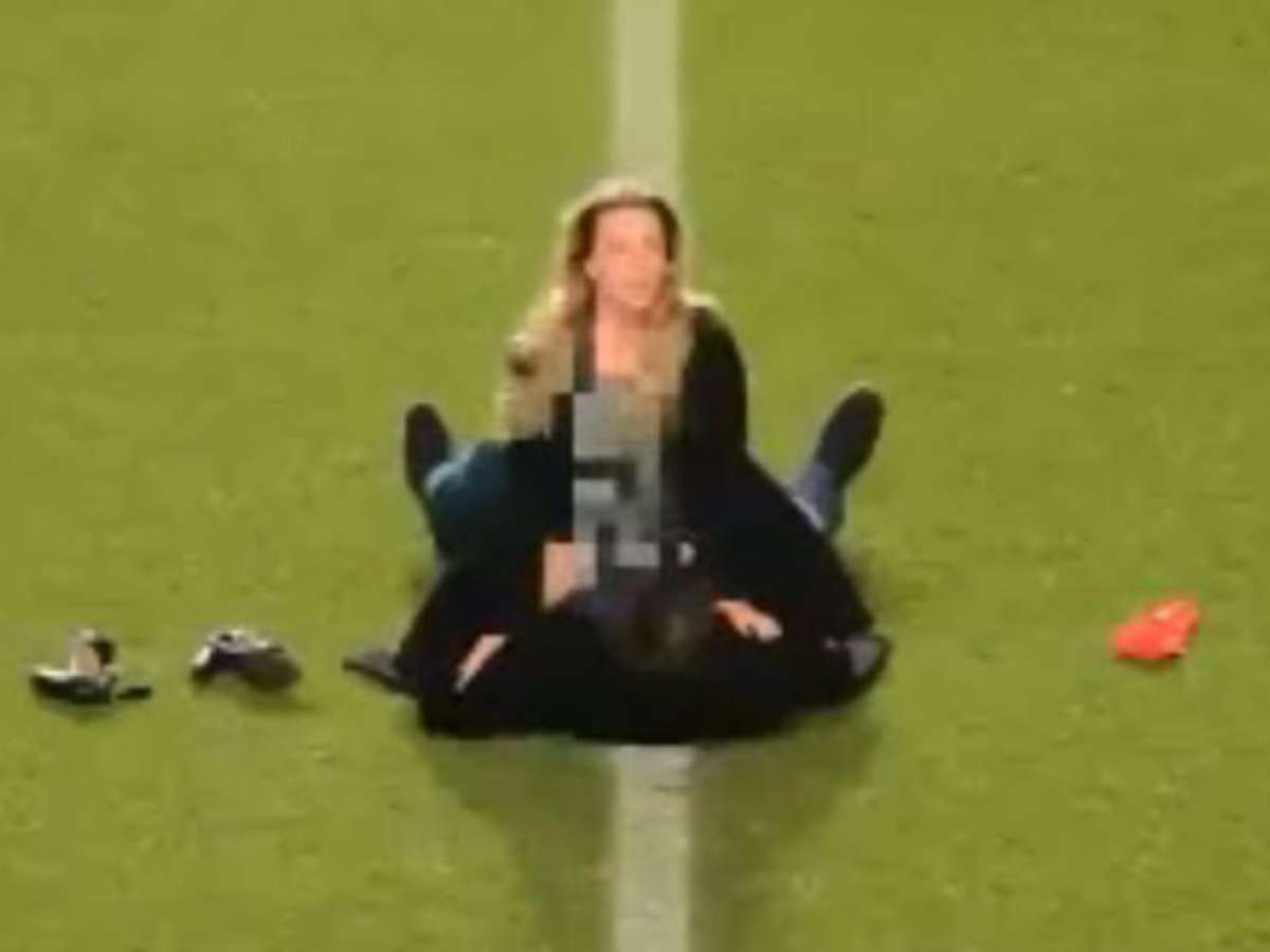 Sabe o casal fazendo sexo em estádio? Era pegadinha