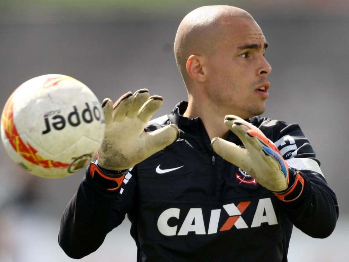 Na Justiça, Júlio César cobra R$ 360 mil 'mais gorjetas' do Corinthians -  ESPN