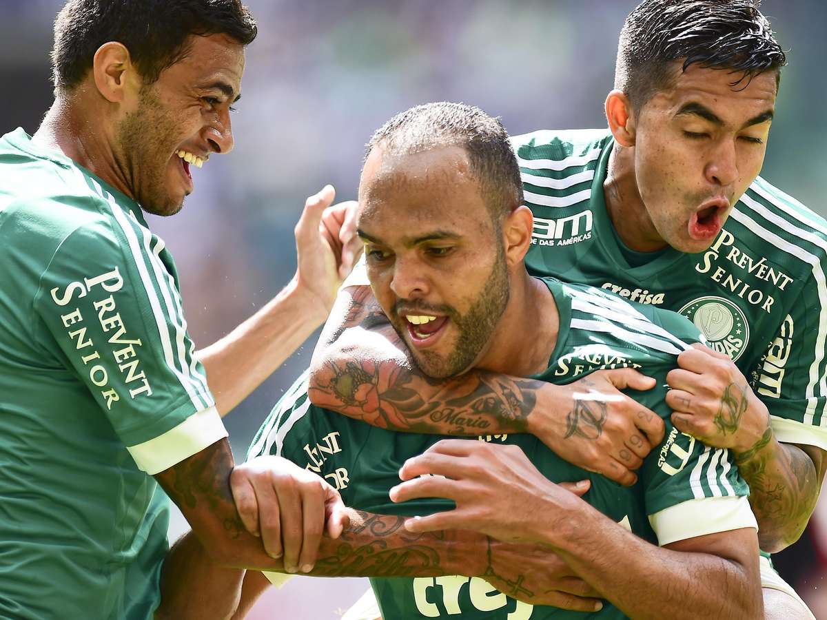 Flamengo atropela o Palmeiras e volta à briga pelo título do Brasileirão -  Lance!