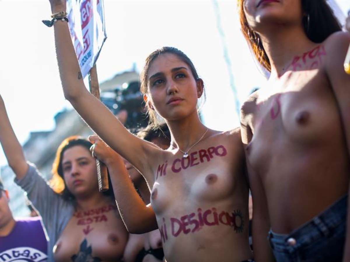 Topless argentinian fan