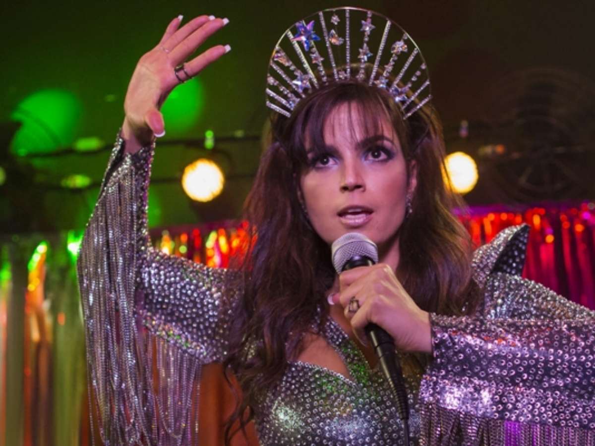 Samantha! ganha trailer completo com Emanuelle Araújo, Douglas Silva e....  Gretchen!