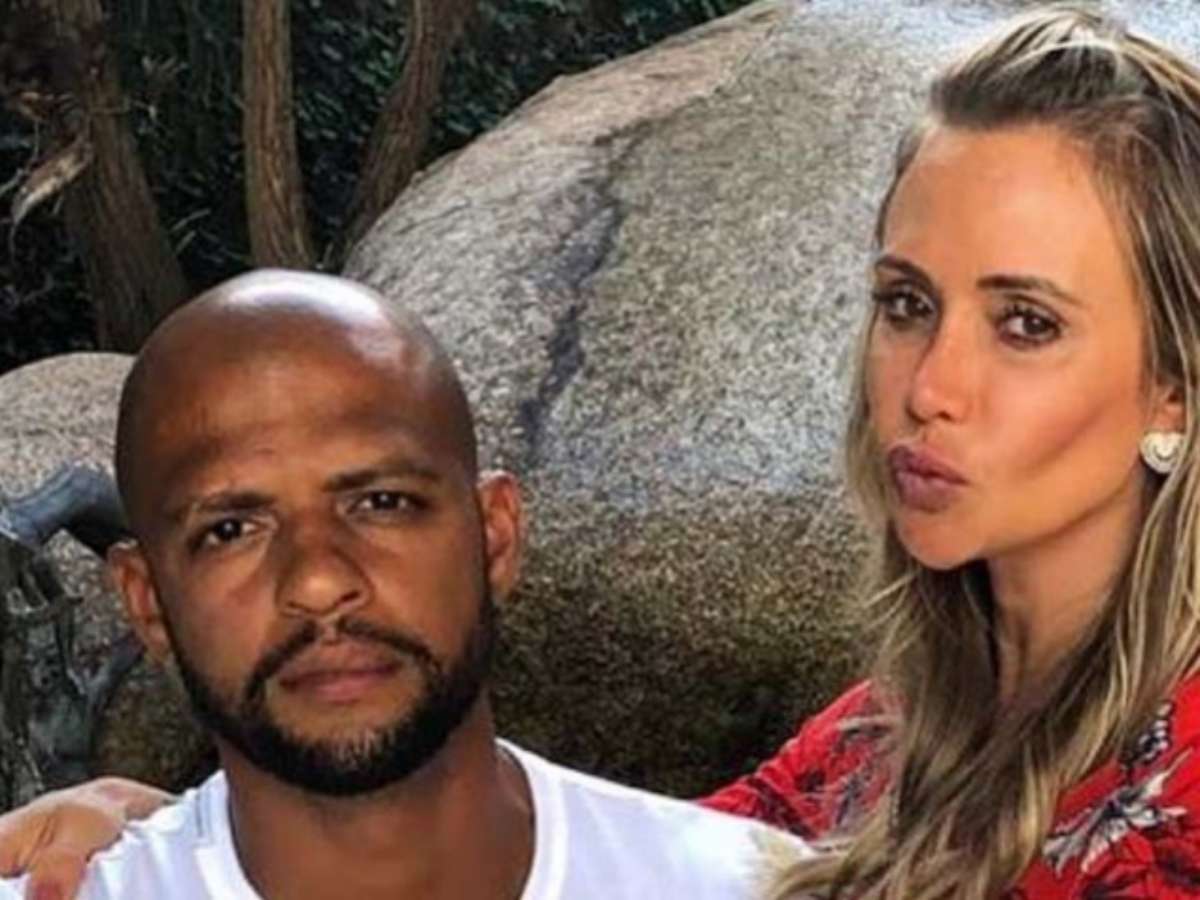Esposa de Felipe Melo ataca críticos do jogador: 'Pessoas doentes