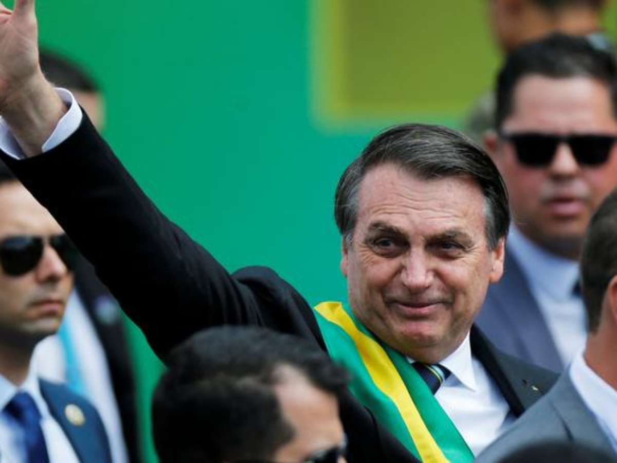 Bolsonaro leva Edir Macedo e Silvio Santos para desfile da Independência -  Estadão