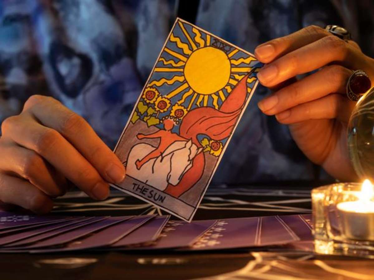 Escolha uma das 4 cartas - Tarot Online Grátis