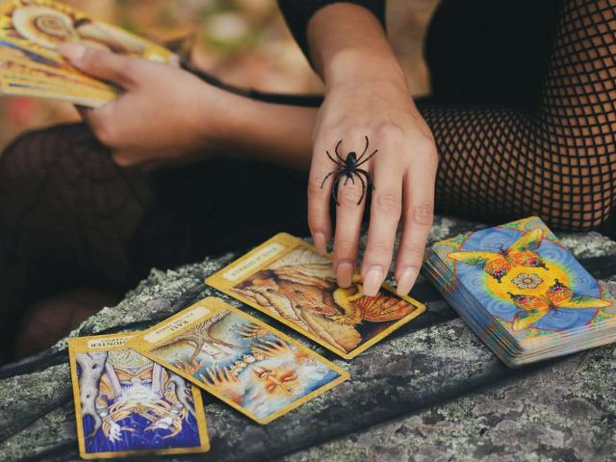 Consulta de Tarot: Funciona? É melhor online ou presencial?