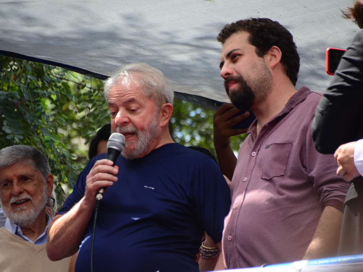 Lula deve ter papel coadjuvante na campanha de Boulos