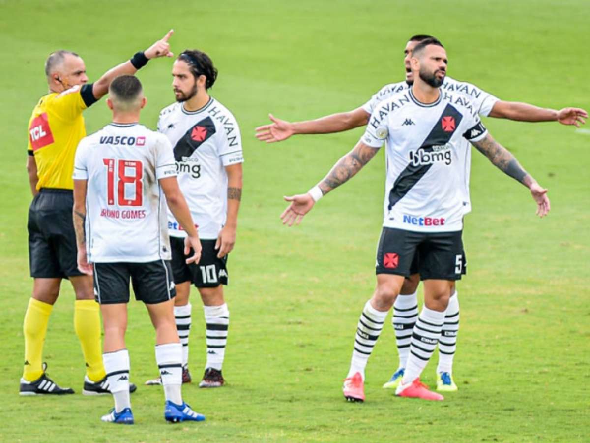 Ele fracassou no Vasco, saiu, e agora pode ser o novo substituto