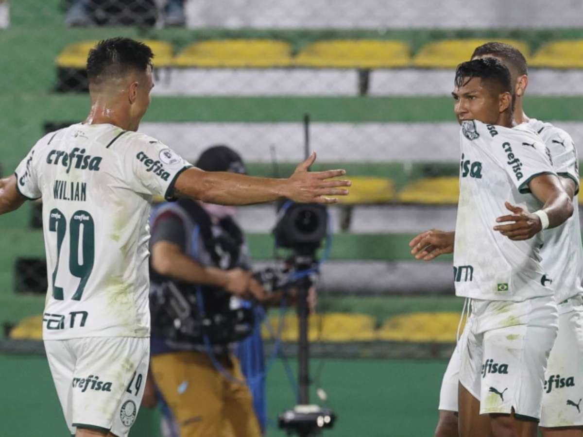 Romero faz publicação enigmática assistindo jogo do Corinthians