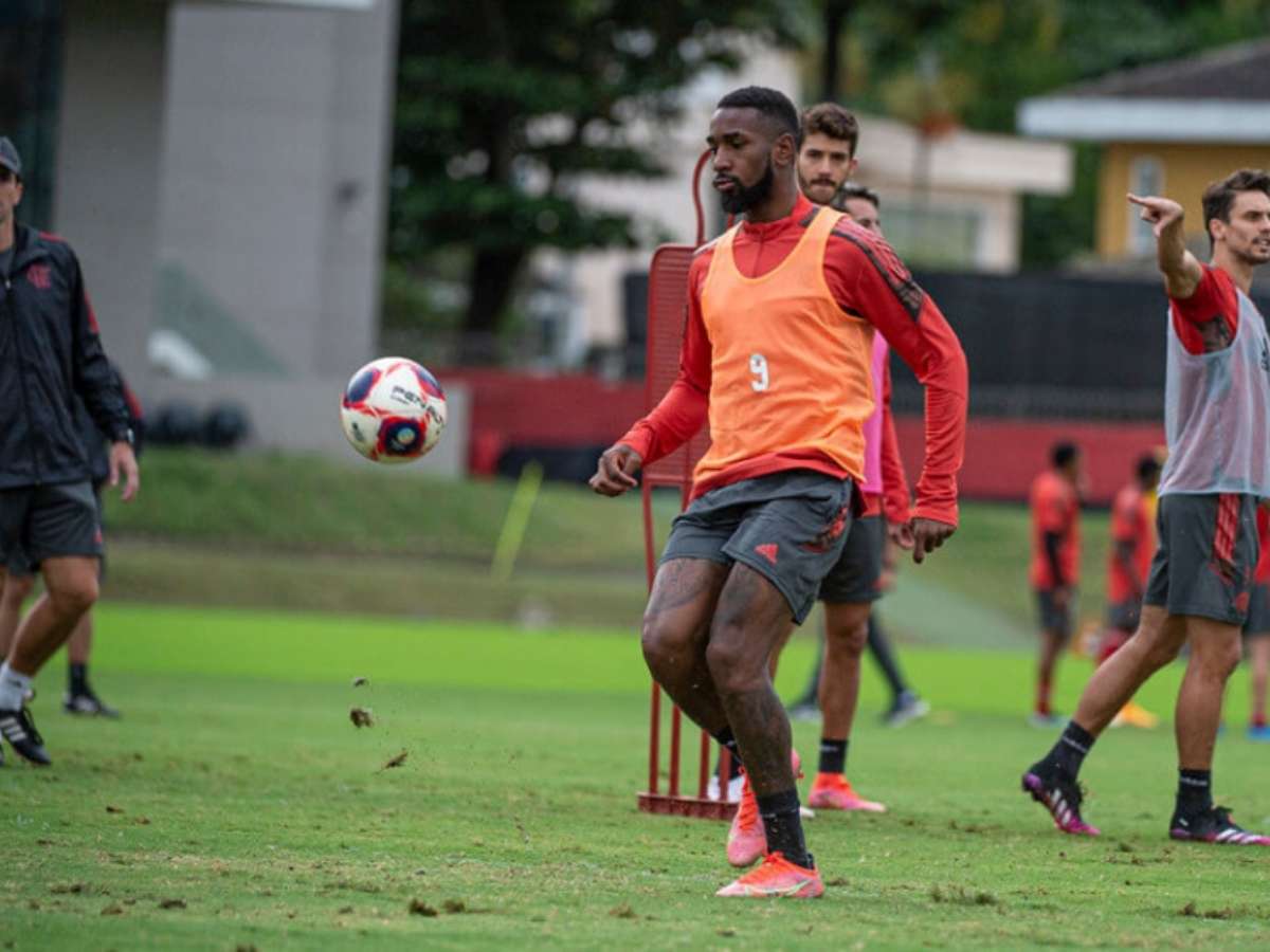 Flamengo quer manter supremacia contra Fluminense, que busca