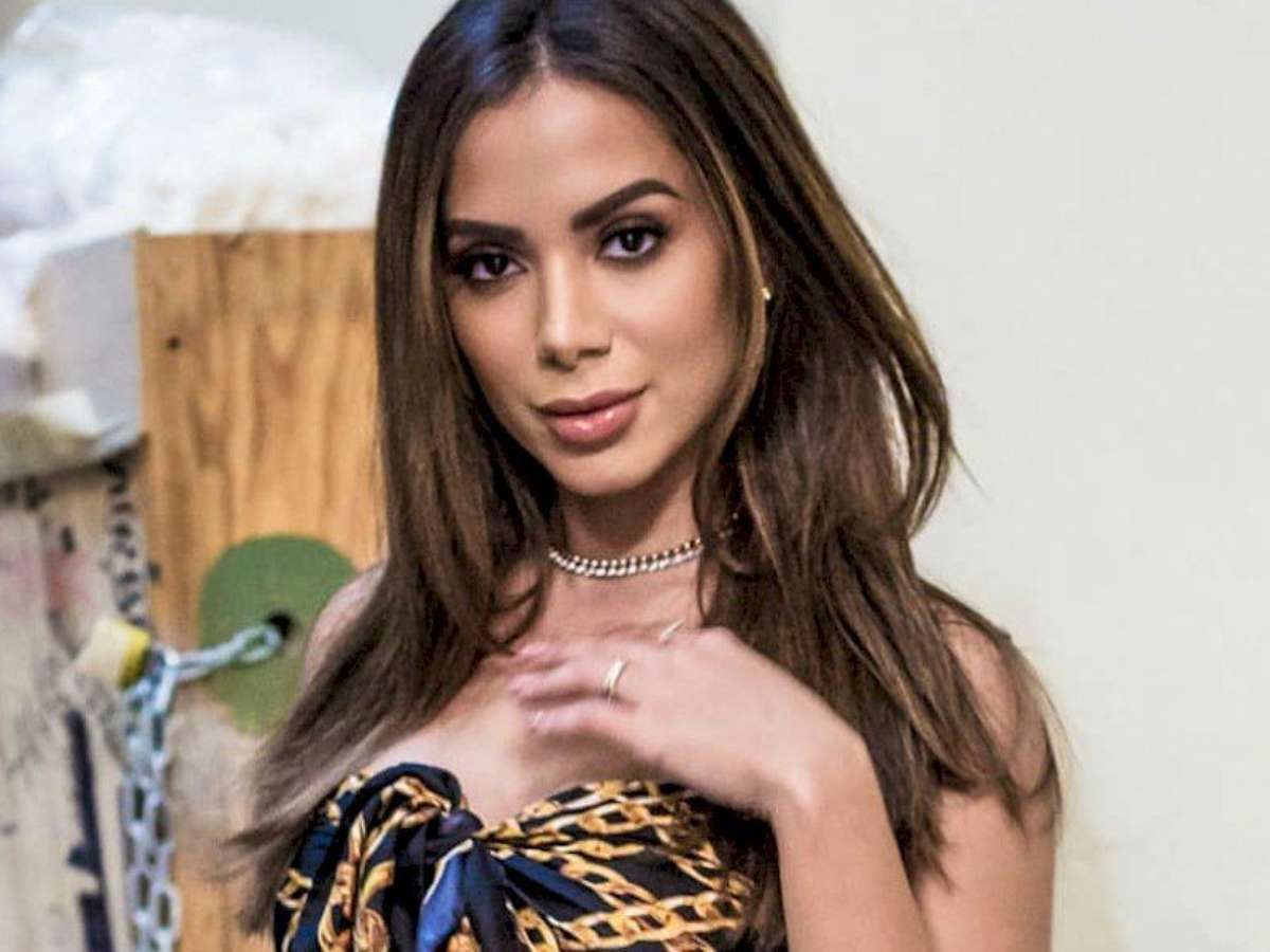 Anitta grava video sensual para o OnlyFans