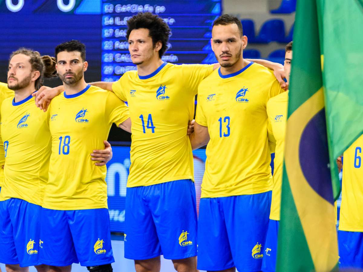 Cola ajuda jogadores da seleção brasileira de handebol dando mais aderência  à bola - Mais Esportes - Superesportes