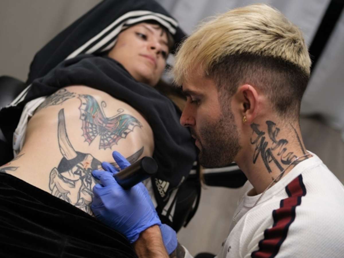 Cresce atuação feminina no mercado de tatuagem