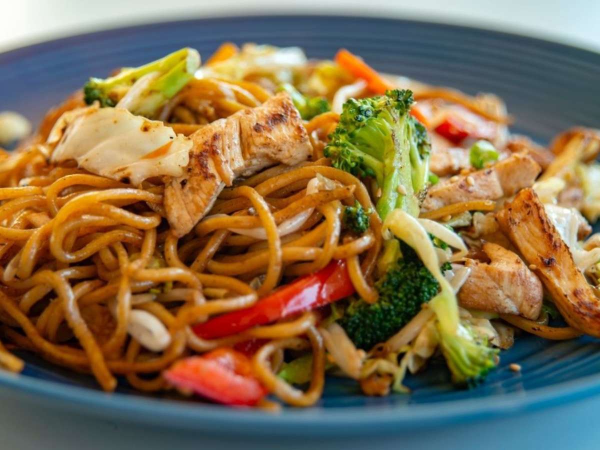 Frango Xadrez com Molho Chinês Nº 17 - Yakisoba Jacareí