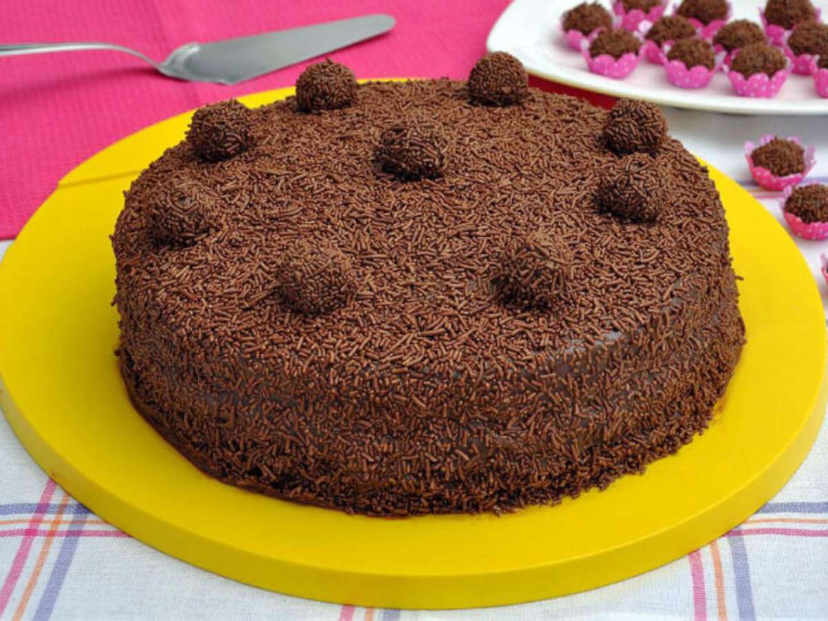 10 receitas de bolo de chocolate que todo chocólatra precisa experimentar