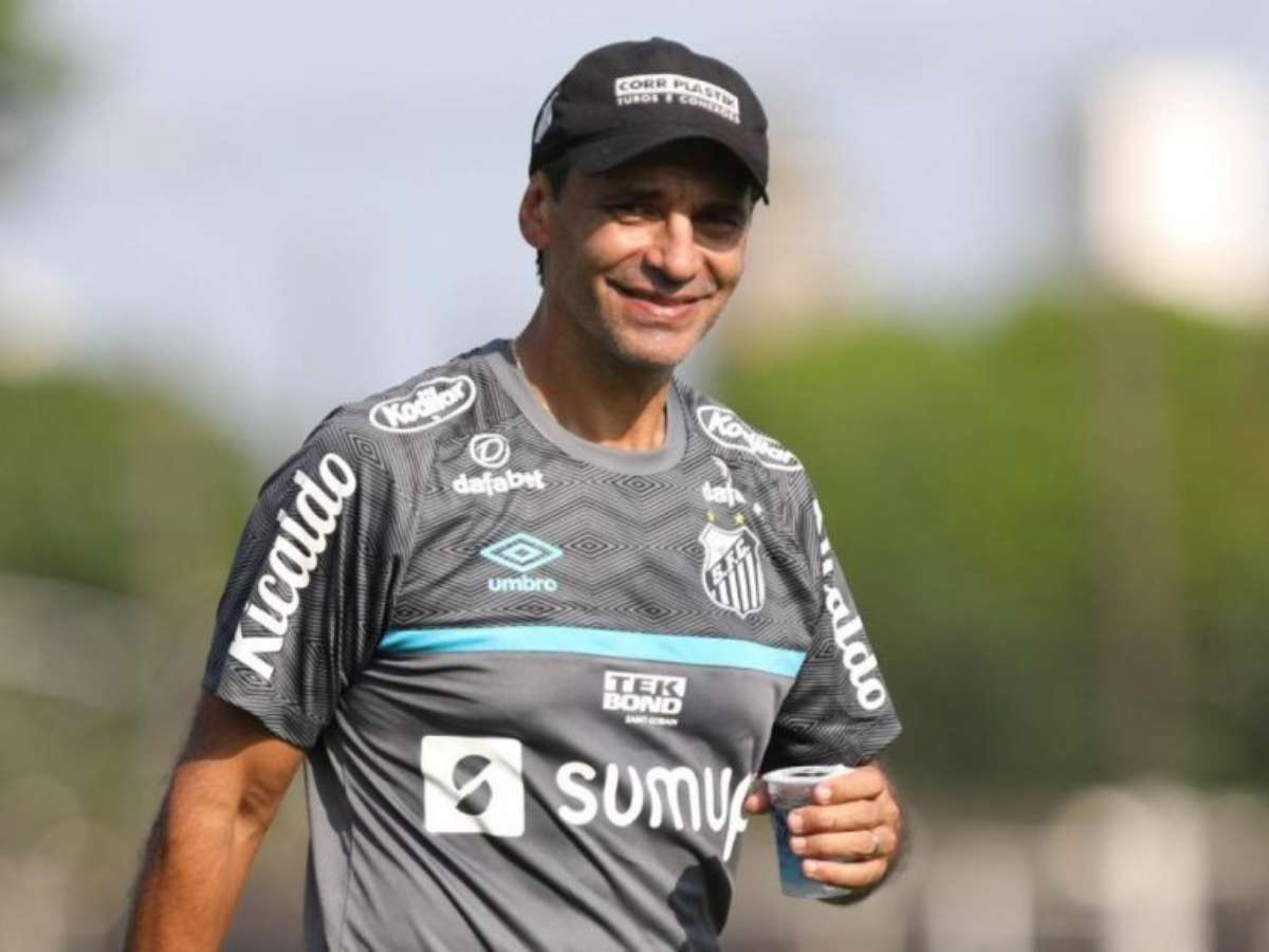 Ângelo aparece de visual novo na pré-temporada do Santos; veja fotos, santos