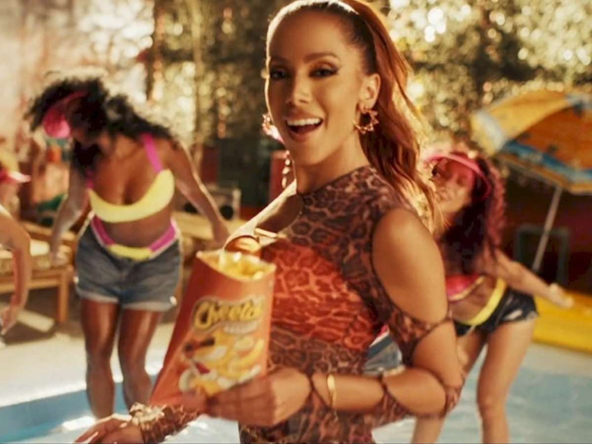 Cheetos expande portfólio em nova parceria com Anitta